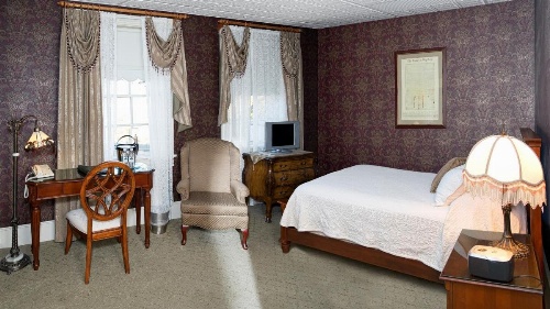 Big Tree Inn image 10