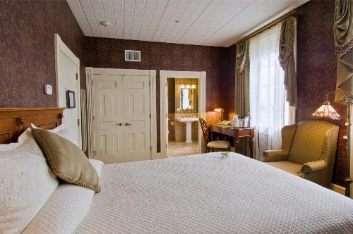 Big Tree Inn image 7